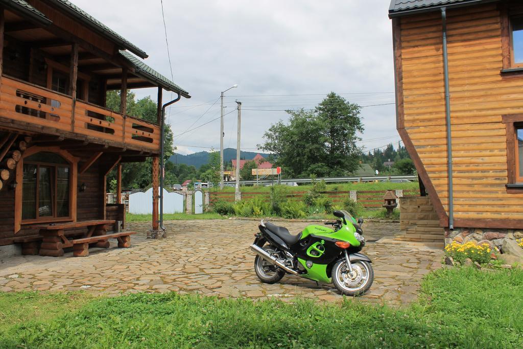 Cottage U Yaremy Mykulychyn Exterior photo